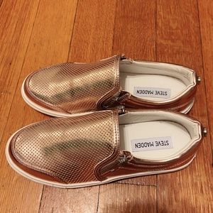 Like new Steve Madden rose gold sneaker size 7.5